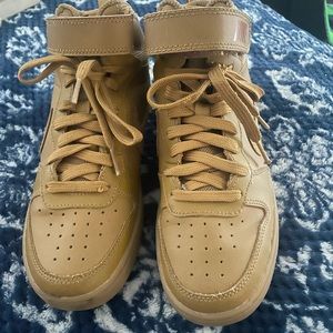 Boys Nike’s. Very good condition